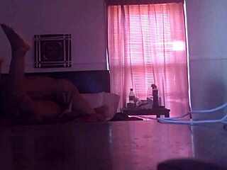 Ebony pár tvrdí sex s veľkým čiernym kokotom