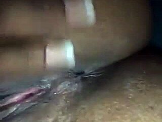 Szczegółowy widok czarnej cipki w bliskim zbliżeniu