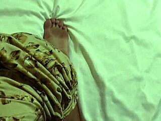 สาวไทยนมใหญ่กระโดดบนควยต่างชาติ!