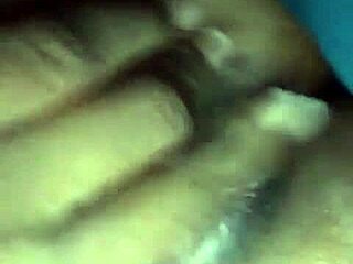 Szczegółowy widok czarnej cipki w bliskim zbliżeniu