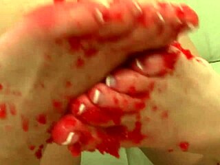 cholera, szczęściarz dostaje footjob, handjob i blowjob od słodkiej laski! 😍