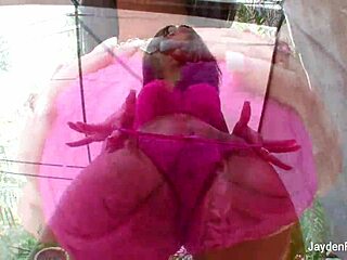 Jayden Jaymes enjoys outdoor solo pleasures