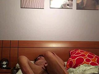 Española Masturbates Intensely