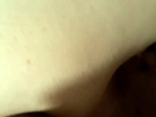 gej interrasno pušenje velikim crnim kurcem