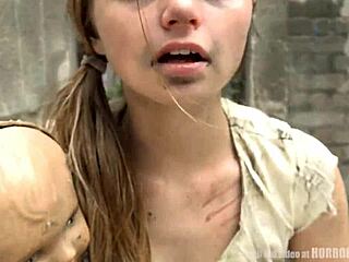 เรื่องครอบครัวบิดเบี้ยว horrorporn เปิดเผยด้วยพลิกผันช็อก