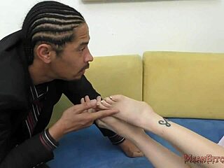 Nyomi Star Makes Boyfriend Worship Her Pretty Asian Feet Subtly