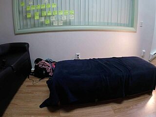 Gigi Breeze Nails Casting with Raw Sexy Action!