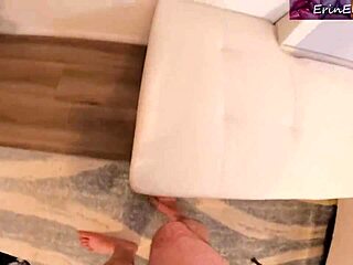 Η μητριά ξεφεύγει πέρα από μασάζ με έντονη δράση