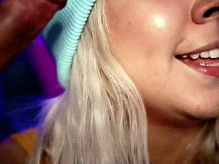 Latina college girl sucks close to camera, I’m obsessed with her teasing!