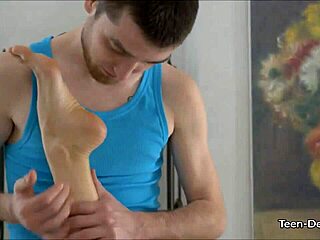 Young beauty gets her first massage with a happy ending