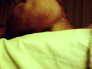 haciendo chillar a mi puta hasta que suelte pedos