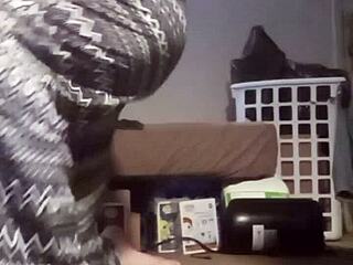 Busty camgirl shares exclusive unfiltered clips