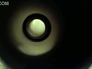 Terliklerle külotsuz süpürüyorum, görmek ister misin? 😜