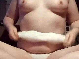 Busty camgirl shares exclusive unfiltered clips