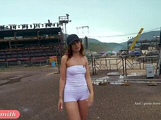 Jeny Smith, Show Your Camel Toe in Tight Suit