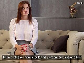 커다란 젖의 처녀 틴 18+ 갈린카 나김멜루가 러시아 캐스팅에서 스트립해.