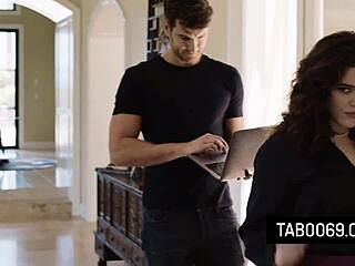 hot milf victoria voxxx lets it guy fuck her pussy to fix computer 😏💻