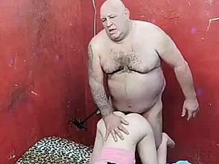 Muscular bodybuilder gets deep belly action in gay scene