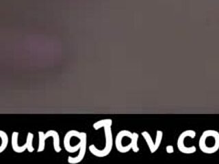 赤毛のアジア美女が彼氏から特別なオモチャのプレゼントを開封 - YoungJav