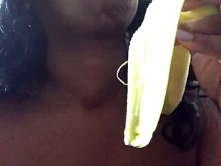 Ебони MILF секс фийн гагва на банан с големи цици