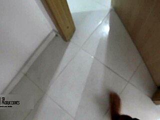 Hijastro cachondo me folla el coño en el baño de mi habitacion - historia completa