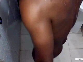 Cold Bath Leads To Intense Squirt