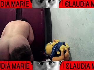 Entre los muslos de la gorda degustando sus flujos vaginales