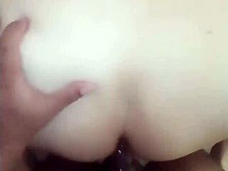 La Gordita Se Pone En Cuatro Para Mostrar Su Pussy