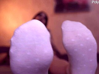 joi instruct masturbation of small 18+ cock while worshiping legs and pussy details