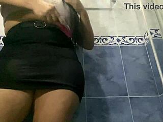 Amateur video of madrastra in lingerie and miniskirt flashing