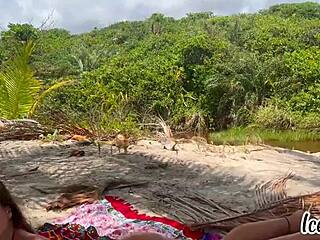 日焼け止め塗ってってせがまれてあそこビチョビチョ濡れ濡れ！