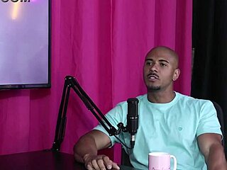 Entrou No Mundo Liberal Com Apoio De Um Casal E Teve Interesse Em Conhecer Uma Produtora - Lucas Ferraz Sheer Red