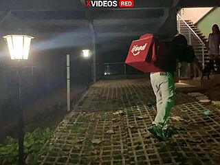 novinha gets facial cum from pizza guy in towel