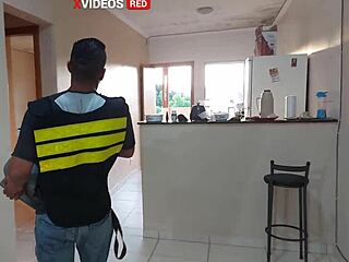 novinha gets facial cum from pizza guy in towel