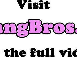 שחורה צעירה עם ישבן עגול מזדיינת חזק בסגנון כלב!