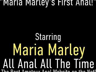 Confira o cara do fetiche anal lambendo a bunda grande da Maria Marley e fodendo ela