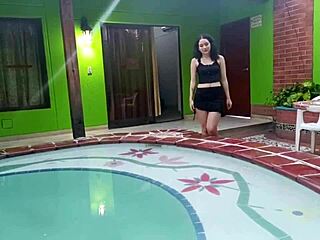 Mi Amiga De La Universidad Entra A Mi Casa Con Piscina Porque Su Novio La Habia Dejado Quiere Sexo Porque Su Novio La Dejo - Porno En Espanol