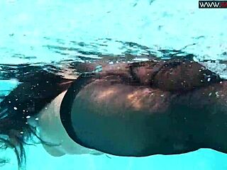 Hot girl Diana Kalgotkina swims naked in the pool