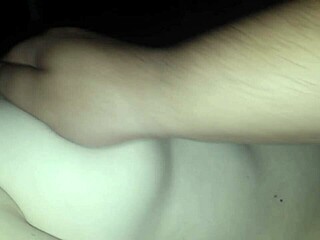 Gay grupta kocamın bütün gece emmesi için ısınıyorum