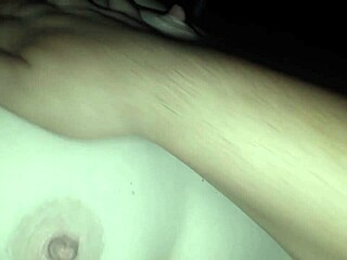 กำลังวอร์มให้สามีดูดทั้งคืนในฉากเกย์กรุ๊ป