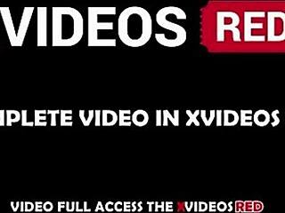 Ejaculei na bunda dela mas continuei com o pênis duro remando até ejacular segunda vez dentro