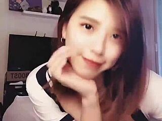 亚洲妹子自摸，超性感！🔥