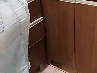 سكيرتهاوس ينيك ذاك التنورة الشفافة في أكشن تنورة وجينز 😏