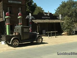 Lesbian Teen 18+ Scissoring in Motel Room