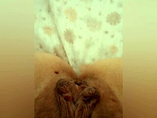 Greta Va In Bagno E Poi Si Riscalda Sotto La Coperta