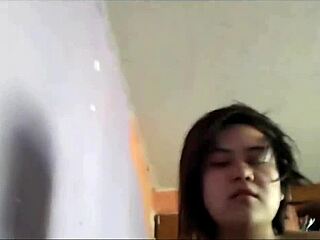 Mă fut cu cumnatul în timp ce sora mea e în camera alăturată