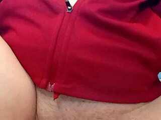 Mature Woman Flashes Pissing With Open Pussy Exposed