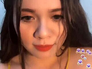 Sexy Girl Shows Big Tits