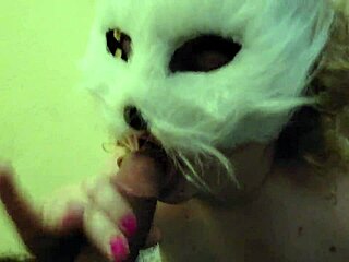 Esposa me chupa polla hasta correrme en la boca