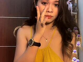 Sexy Girl Shows Big Tits